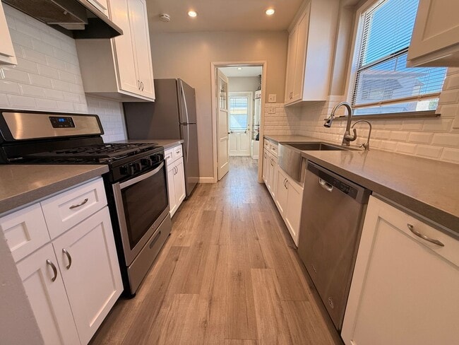 Building Photo - 2nd St., 829-831