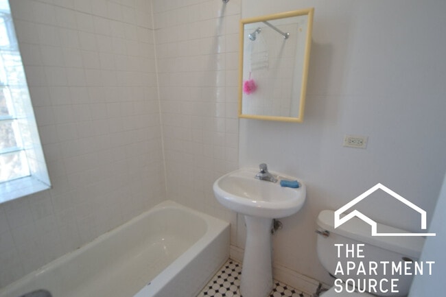 Foto del edificio - 4411 N Kenneth Ave
