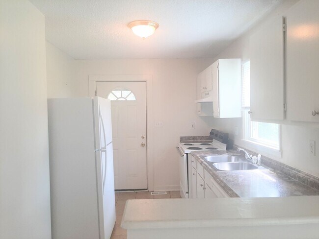 Building Photo - Charming 3 Bedroom 2 Bathroom Home In Durham