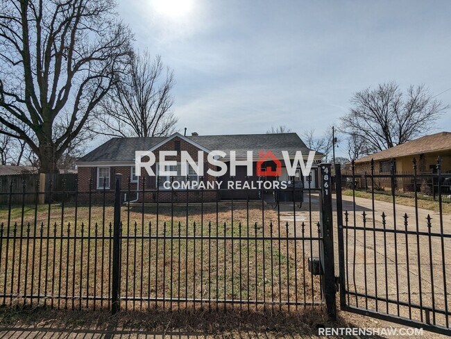 Building Photo - Corner Property - 3 Bed / 1.5 Bath - Perfe...