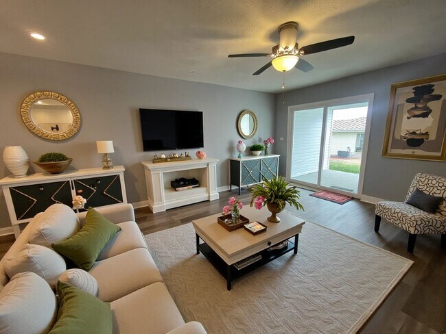 Foto del edificio - Luxury Lake Living Starts Here – Brand-New 2 Bed, 2 Bath House in Kimberling City- Year Round Vac...