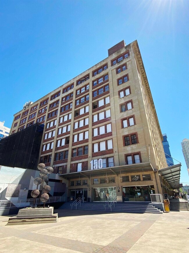 Building Photo - 150 Bay St