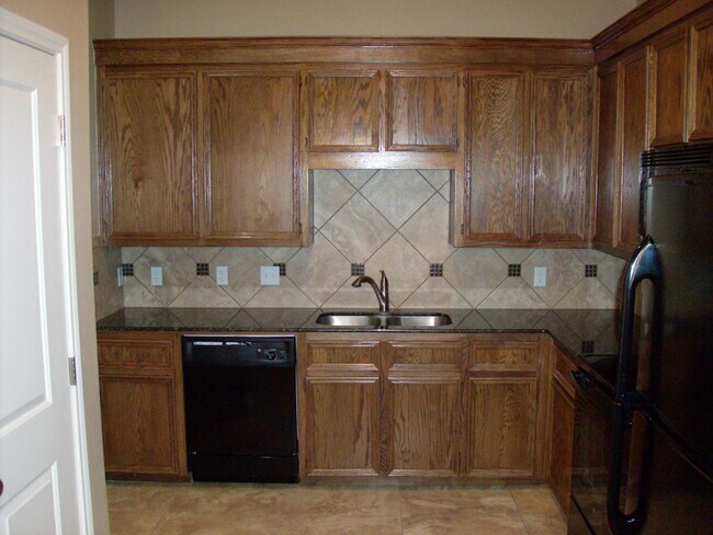 Foto del edificio - 3/2 Duplex off Bunny Trail Killeen - Text 201-231-7228 for more details