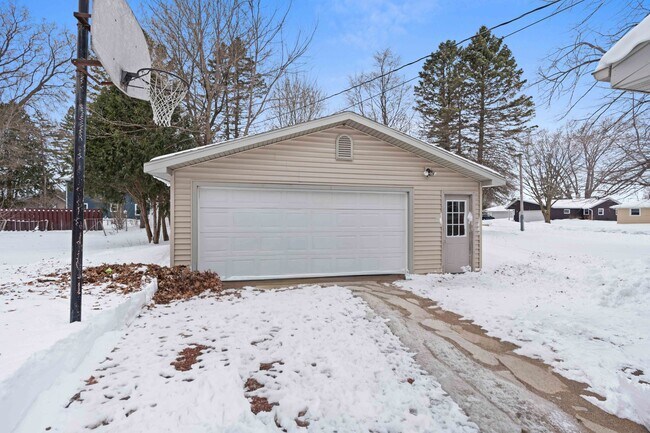 Foto del edificio - 1045 Green Acres Ln