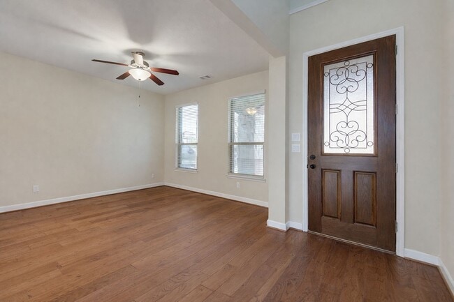 Building Photo - 26311 Parkman Grove Dr