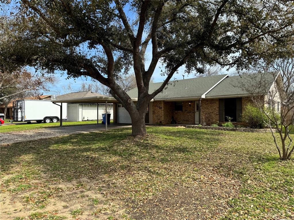 Building Photo - 1102 Fowzer St