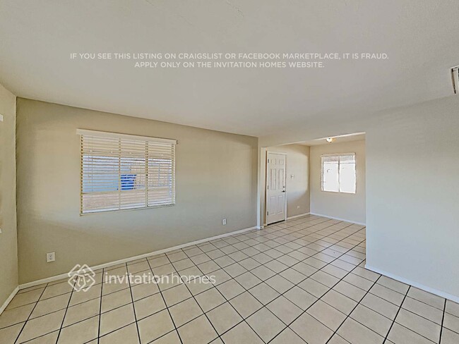 Building Photo - 4422 S Park Dr