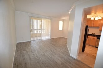 Building Photo - 270 E Flamingo Rd