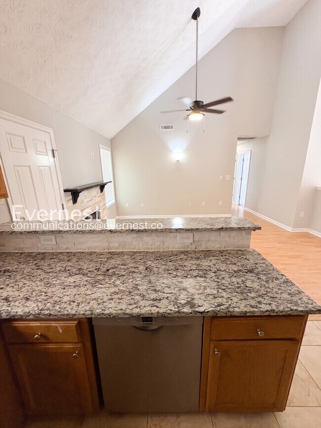 Foto del edificio - 228 Nina Cir