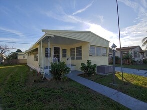Building Photo - 912 49th Ave W