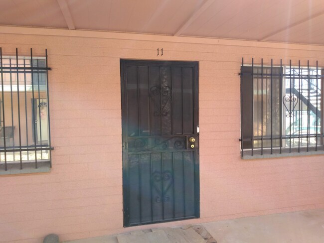 Foto del edificio - 1031 N Holly Ave