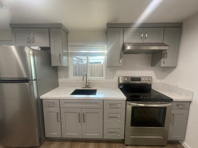 Foto del edificio - 9862 Orangewood Ave