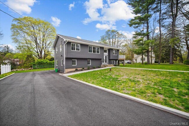 Building Photo - 10 Sandhage Dr