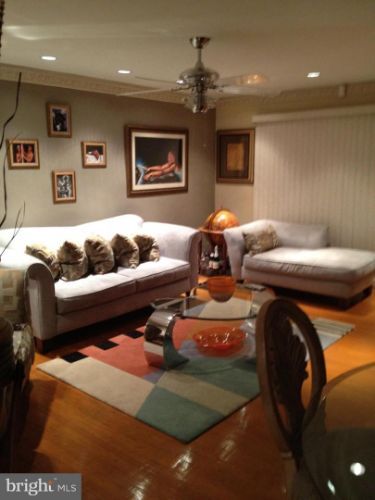 Foto del edificio - 4062 Balwynne Park Rd