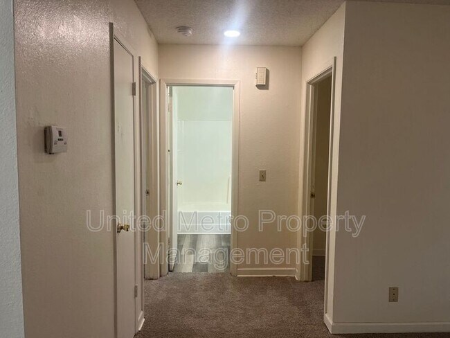 Building Photo - 3234 Bob Dr