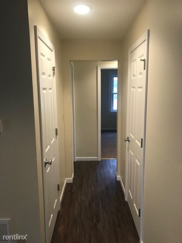 Building Photo - 3 br, 1 bath Apartment - 6736 25th Ave Uppr