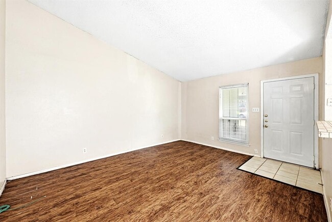 Foto del edificio - 10604 Lanshire Dr