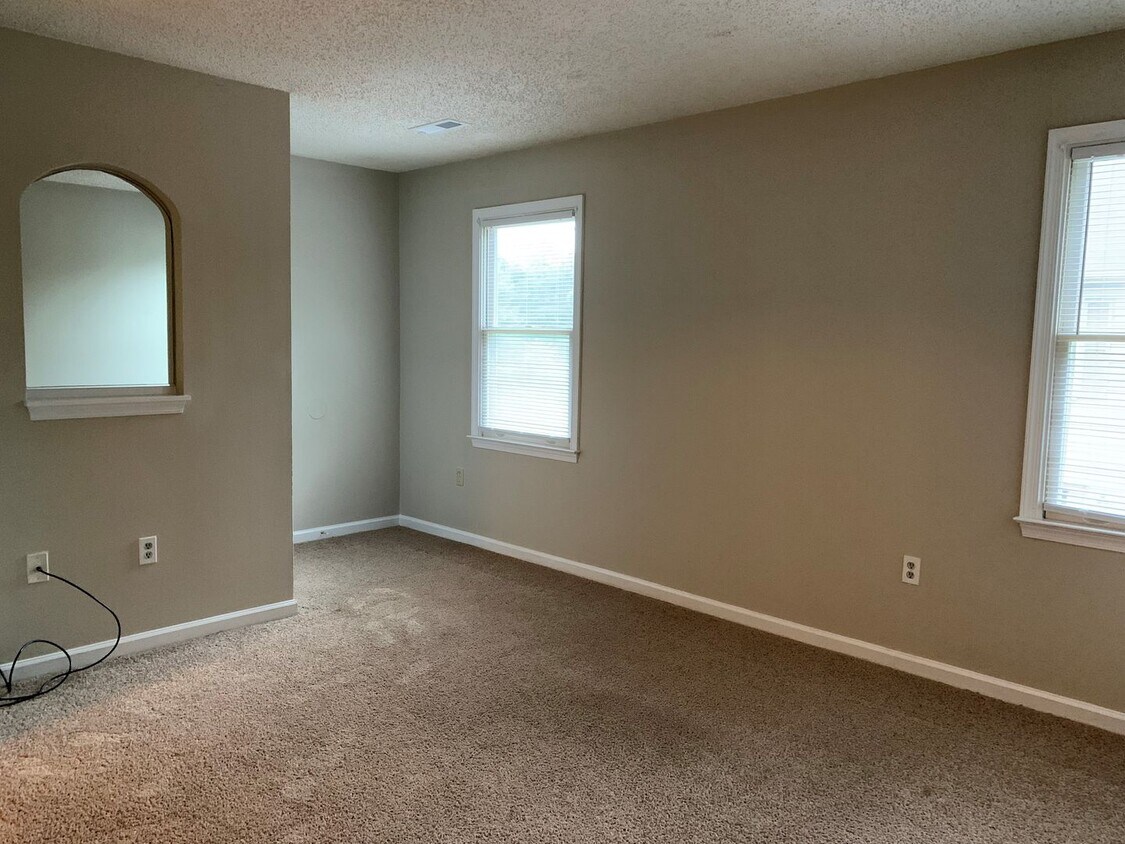 Foto del edificio - 5824-5824 Raiford Cir