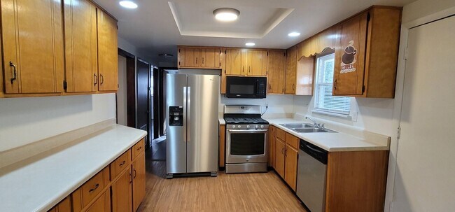 Building Photo - 1210 Carson Dr