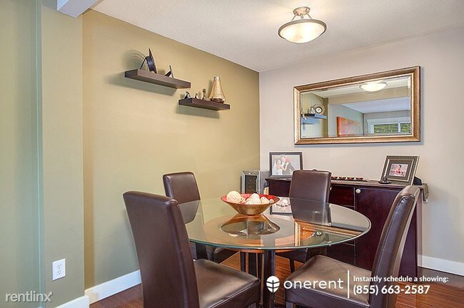 Foto del edificio - 15821 Leary Way