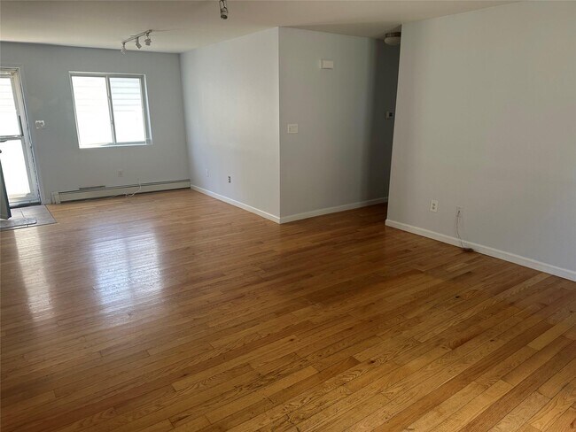 Foto del edificio - 664 E Walnut St