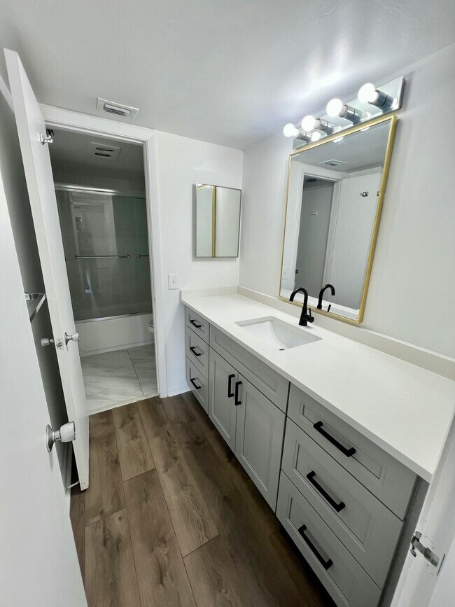 Building Photo - 4657 Fountains Dr S