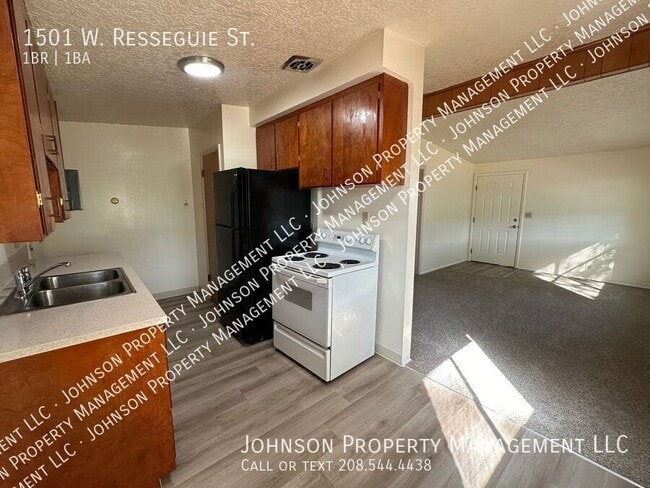 Building Photo - 1501 W Resseguie St