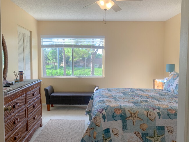Building Photo - 320 Knotty Pine Cir