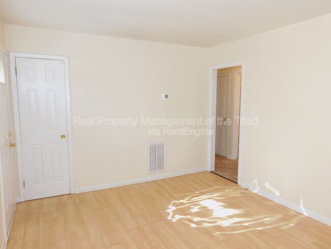 Building Photo - 903 E Bragg St