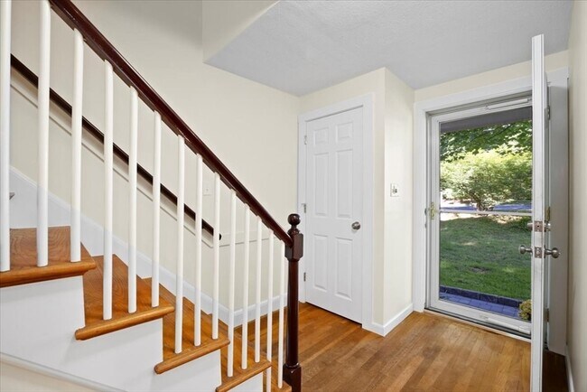 Building Photo - 62 Longfellow Rd
