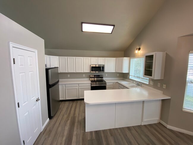 Building Photo - 183 E Manilla Dr