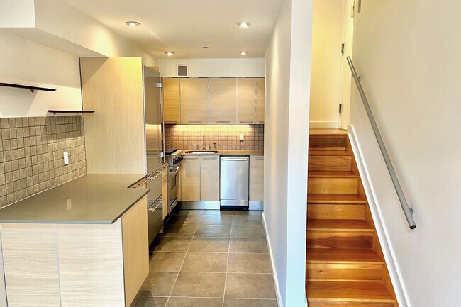 Foto del edificio - 215 E 81st St