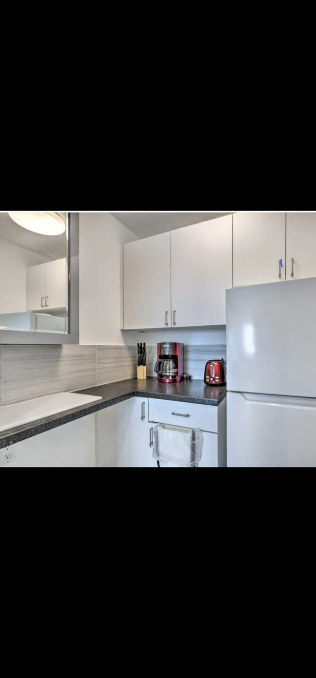 Building Photo - 5445 Collins Ave