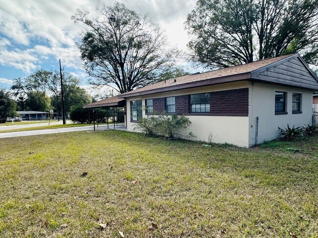 Foto del edificio - 1904 Delaroche Dr W