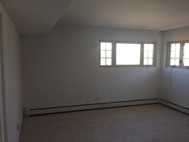 Building Photo - 4744 Rose St
