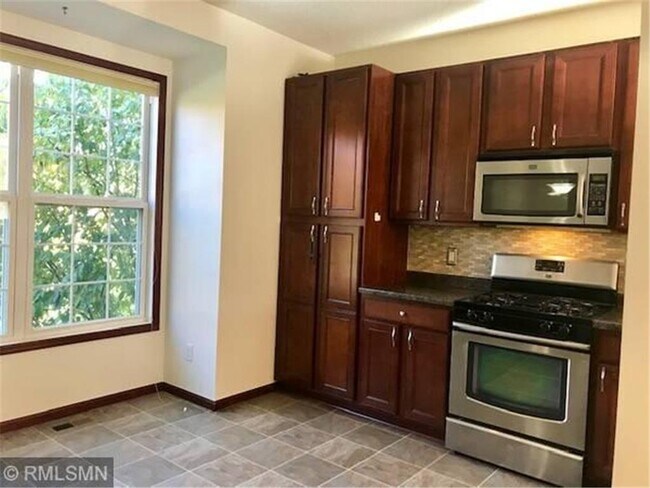 Building Photo - 10013 Liatris Ln