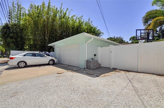 Building Photo - 811 26th Ave N