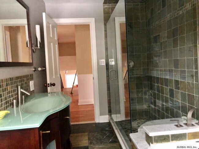 Building Photo - 3 Loudon Heights N