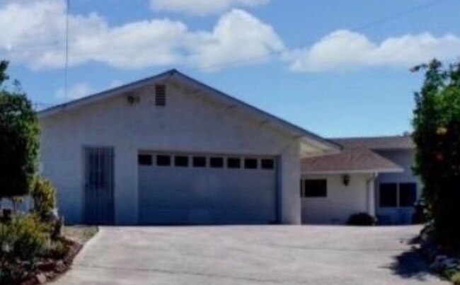 Building Photo - 2468 Vickers Rd