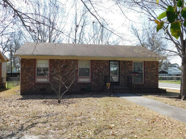 Building Photo - 1723 Spencer Ave