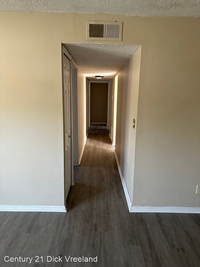 Foto del edificio - 4 br, 1.5 bath House - 5800 Larkgrove Dr.