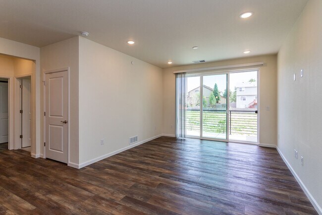 Building Photo - Luxury Condo Living with Mountain Views in the Heart of Briargate!!