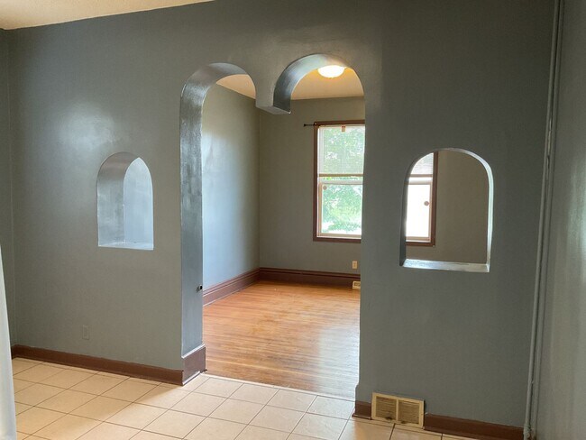 Foto del edificio - 512 Beaumont St E
