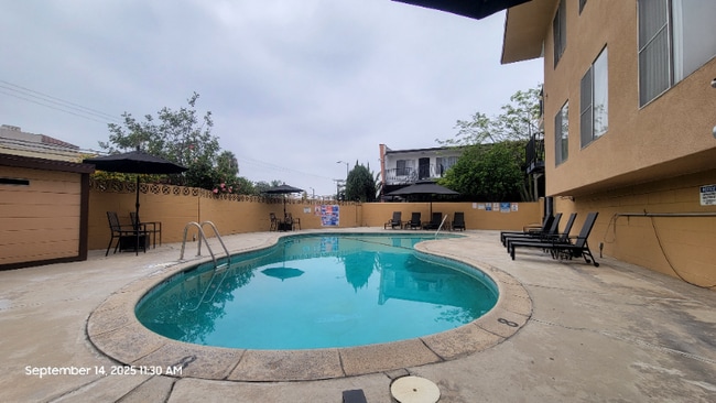 Building Photo - 4075 Oakwood Ave