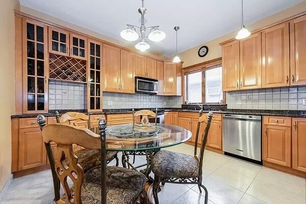 Foto del edificio - 2344 81st St