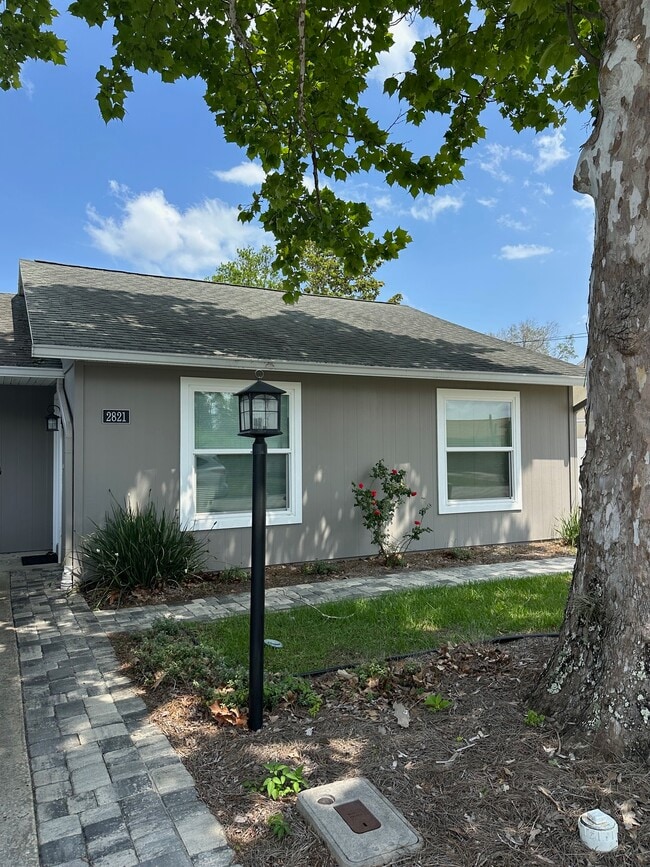 Building Photo - 2821 Nordman Ave