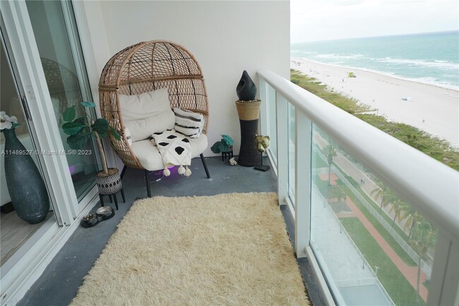 Building Photo - 5601 Collins Ave