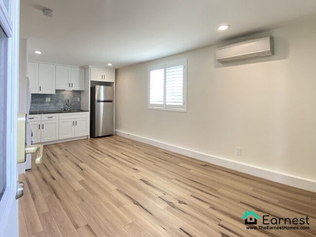 Building Photo - 1+1 Charming ADU in a Quiet Granada Hills ...