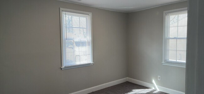 Building Photo - 522 Williams St