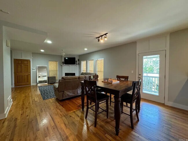 Foto del edificio - 3124 Kavanaugh Blvd